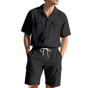 Schwarzes Herren-Set aus Kurzarm-Cargoshirt und Shorts für lässige Sommer-Outfits