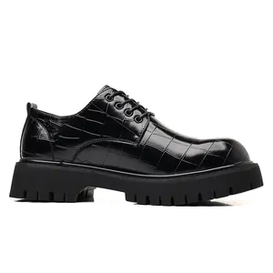 Scarpe da uomo stile britannico con suola spessa, motivo a coccodrillo nero e carrarmato