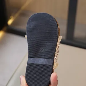 Elegantes sandalias planas trenzadas con borlas y suela de goma antideslizante verano