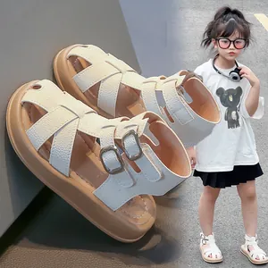 Sandali alla schiava da bambina intrecciati con punta chiusa e suola morbida