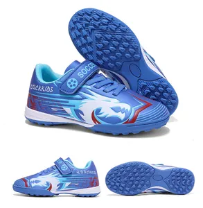 Chaussures foot bleu enfant motif dragon, fermeture scratch pour entraînement jeunesse.