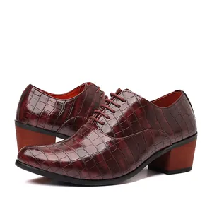 Eleganti scarpe da uomo in pelle bordeaux con motivo a coccodrillo e tacco a blocco alto