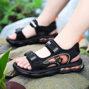 Sandalias deportivas para niños en negro y naranja con suela de burbuja de aire y puntera abierta