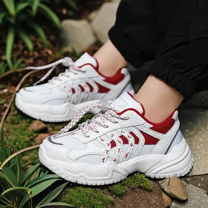 Stijlvolle chunky sneakers voor kinderen in wit en rood met ademend mesh en dikke zolen