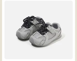 Zapatillas grises para bebés con puntera anticolisión y suela antideslizante
