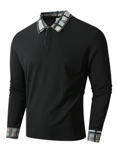 Nahaufnahme des Karokragens und der Knopfleiste dieses schwarzen Herren-Langarm-Poloshirts.