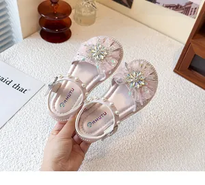 Rosa Mädchen Prinzessin Sandalen mit Schneeflocken Strass und Perlen Riemen Details