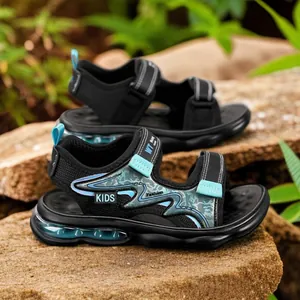 Sportieve jongens sandalen in zwart en blauw met luchtkussen en klittenband