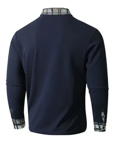 Rückansicht des dunkelblauen Langarm-Poloshirts mit klassischem Karokragen und Manschettendetails