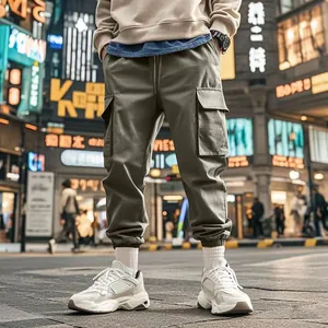 Pantaloni cargo uomo stile urban verde oliva con grandi tasche laterali e polsini elastici