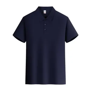 Vista frontal de un polo clásico de algodón azul marino para hombre con manga corta