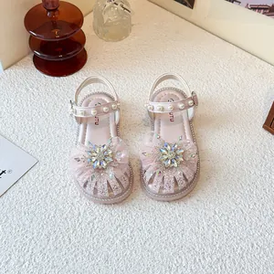 Rosa Prinzessin Sandalen für Mädchen mit Strassschleife und Perlen für den Sommer