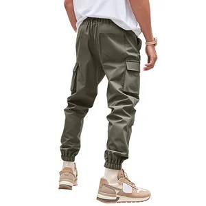Pantaloni cargo uomo verde oliva con tasche multiple e polsini elastici per il tempo libero.