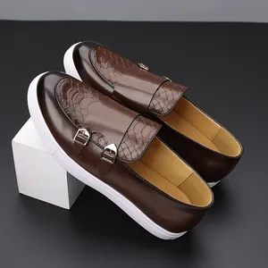 Chaussures monk en cuir marron motif crocodile avec semelle blanche durable