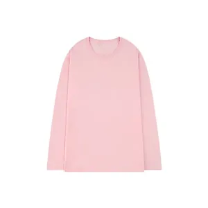 Detaillierte Vorderansicht eines schlichten rosa langärmeligen Baumwoll-T-Shirts für Unisex