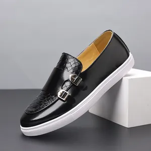 Mocassins noirs élégants pour hommes avec double boucle et détails texture crocodile