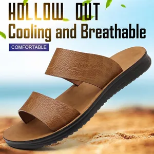 Chanclas de playa de cuero marrón transpirable para hombre con suela blanda antideslizante.