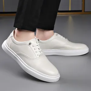 Baskets décontractées blanches élégantes pour hommes avec semelles souples et lacets