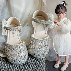 Eleganti sandali da principessa per bambine con strass e design traforato a fiocco