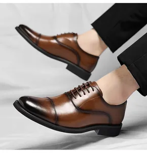 Zapatos de vestir clásicos de cuero marrón con puntera para hombre, estilo formal