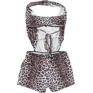 Rückansicht des sexy Jumpsuits mit Leopardenmuster, Neckholder und rückenfreier Schnürung