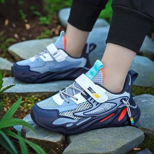 Scarpe da basket blu per bambini con mesh traspirante e suole resistenti per lo sport