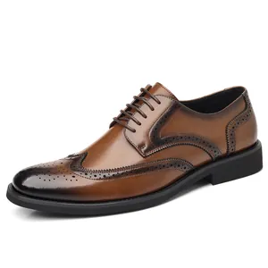 Κλασικά ανδρικά παπούτσια brogue σε καφέ χρώμα με vintage σχέδιο wingtip και κορδόνια