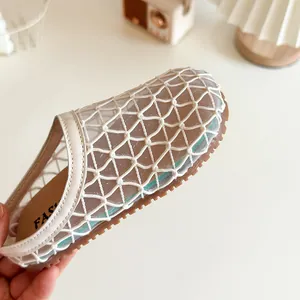 Mules de malla transpirable para niñas con suela blanda para el verano al aire libre