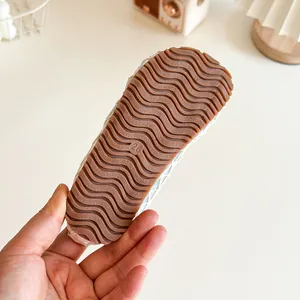 Suela ondulada antideslizante para zuecos de verano de malla para niñas cómodos