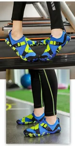 Scarpe da scoglio traspiranti blu e verde lime per nuoto all'aperto e sport sulla spiaggia
