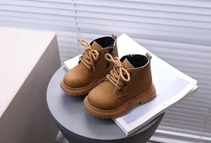 Klassische braune Martin Boots aus Leder für Kleinkinder im britischen Stil mit Sohle