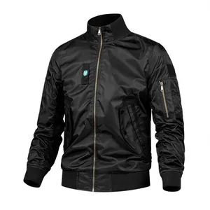 Chaqueta bomber negra profesional para hombre con cremallera dorada y diseño de piloto
