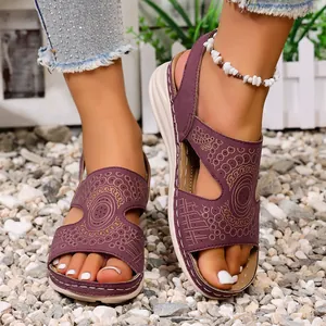 Boheemse paarse uitgesneden sandalen met platte zolen en vintage patronen
