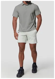 Detailansicht eines sportlichen, schnelltrocknenden Herren-Golfpoloshirts in Grau