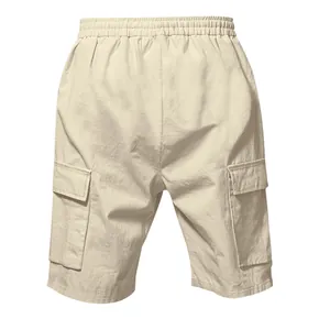 Vista posteriore dei pantaloncini cargo in lino beige traspiranti con elastico.