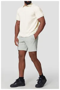 Kühles und schnelltrocknendes Herren-Poloshirt in Creme für Golf und Freizeit