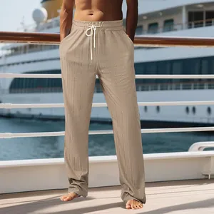 Vue détaillée du pantalon de plage ample pour hommes en lin beige avec cordon