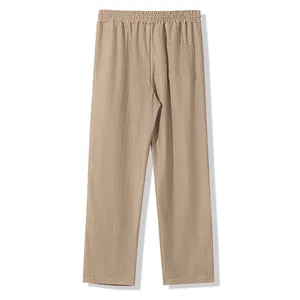 Vue arrière d'un pantalon d'été pour homme en imitation lin avec poche au dos