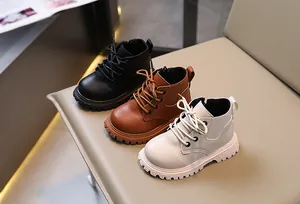 Botas Martin de estilo británico para niños en colores negro, marrón y crema