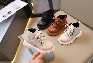 Botas Martin infantiles estilo británico en colores negro marrón y crema