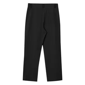 Vue arrière du pantalon homme en lin noir, coupe droite avec poche arrière fonctionnelle.