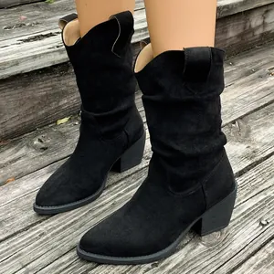 Bottes de cow-boy vintage en daim noir avec bout pointu et design plissé souple