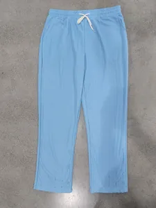 Vue détaillée du pantalon décontracté en imitation lin bleu clair pour hommes