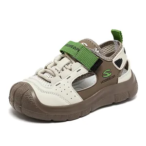 Breathable boys closed-toe sports sandals with anti-slip rubber sole and mesh upper