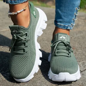 Zapatillas de mujer en tejido transpirable verde con suela gruesa y suave para verano
