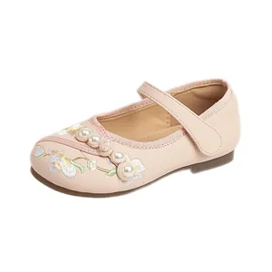 Elegant pink girls' princess leather shoes with floral embroidery and pearl details