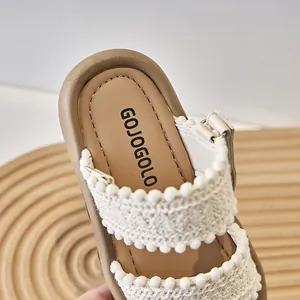 Sandalias étnicas vintage para niña con correas de ganchillo blancas y suela blanda