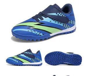 Chaussures de football professionnelles pour enfants avec velcro et motif d'éclair bleu.