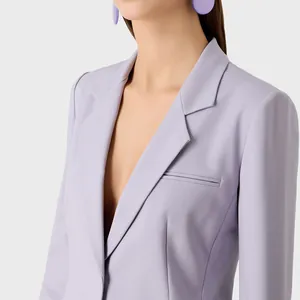 Blazer lavande élégant avec boutons décoratifs en émail artisanal de luxe