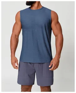 Nahaufnahme der melierten Stoffstruktur eines blauen Sport-Tanktops für die Herren